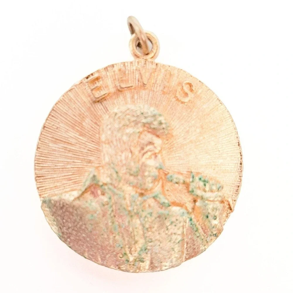 VTG Elvis Presley King of Rock Gold Electroplate‎ Metal Charm Medallion 35-77